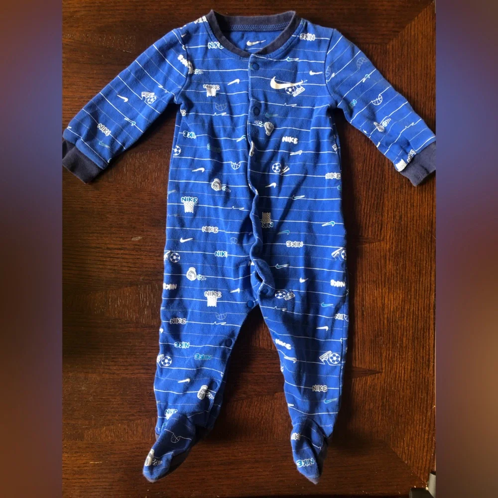 4/$20 Nike Blue & White long sleeve sleeper Jammie one piece snap front Sz 9 mo